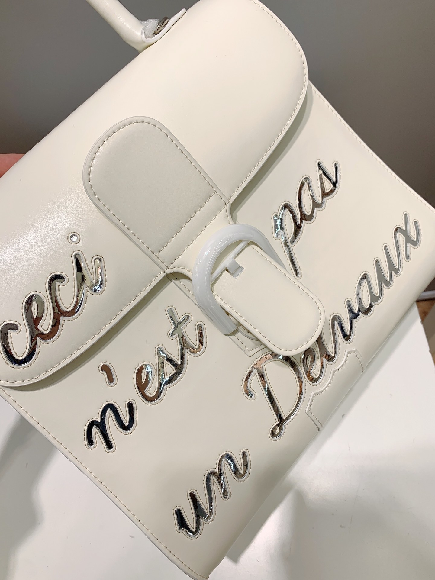 델보 레터링 브리앙 박스백 미듐